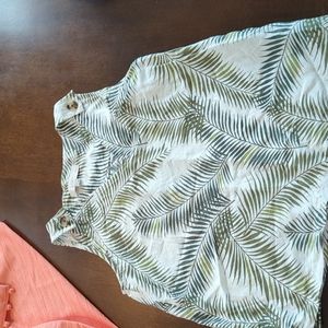 Loft - sleeveless top petite small